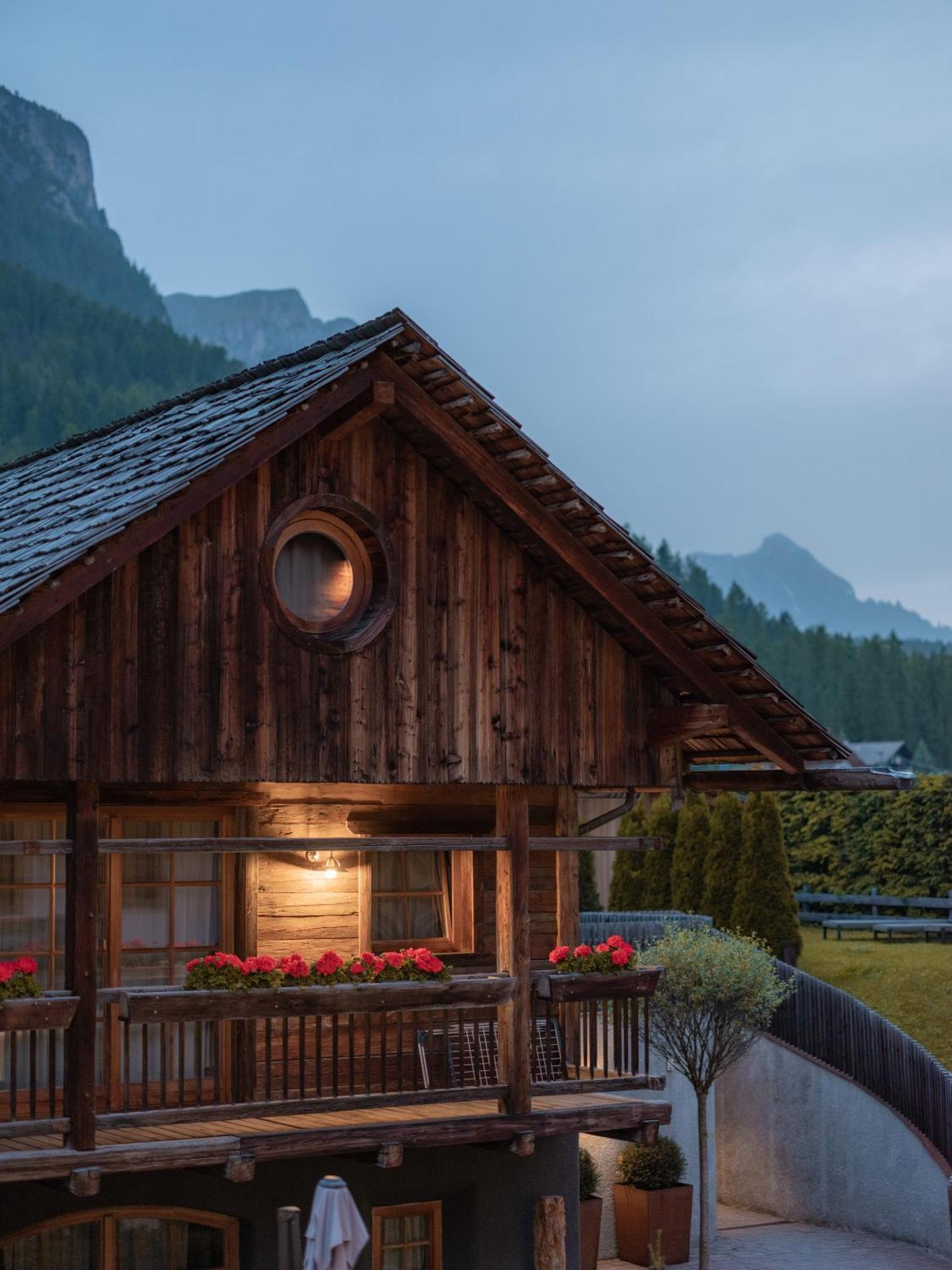 Sportony Mountain Lodges La Villa  Eksteriør bilde
